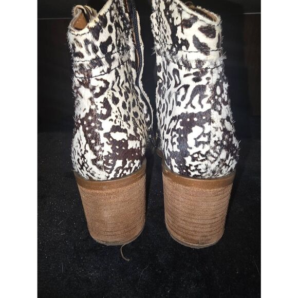 Zodiac Lennon Booties - Picture 3 of 7